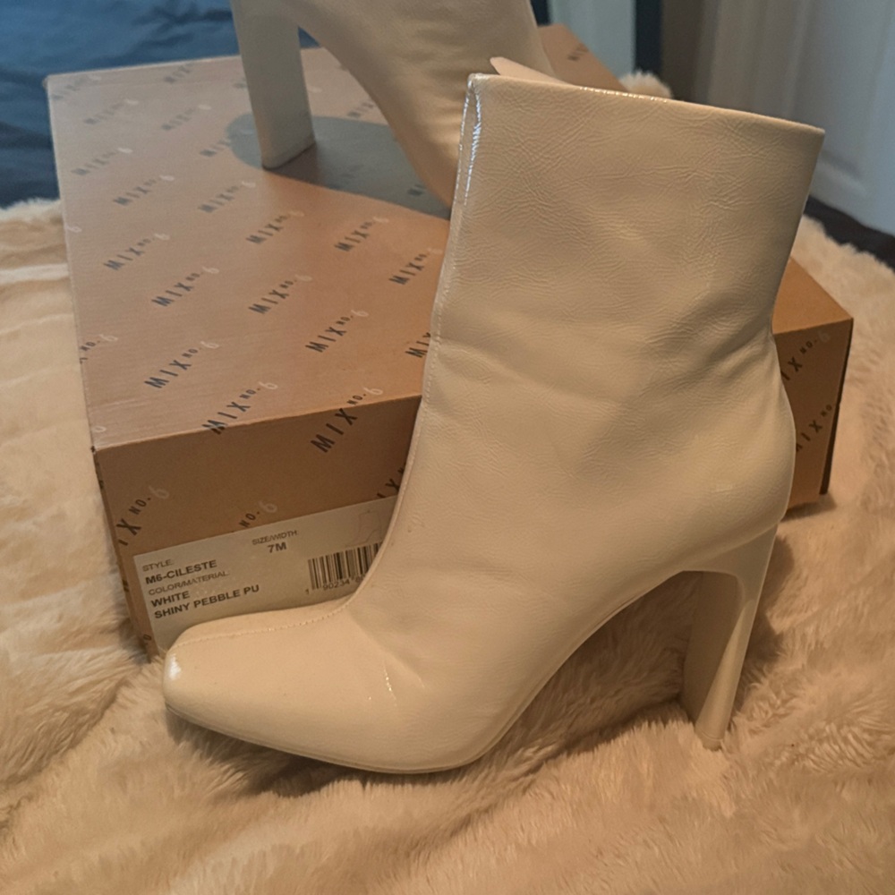Mix No. 6 Women's Cream Ankle Booties